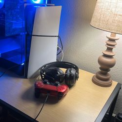 Ps5 slim w/ wireless controller and headset