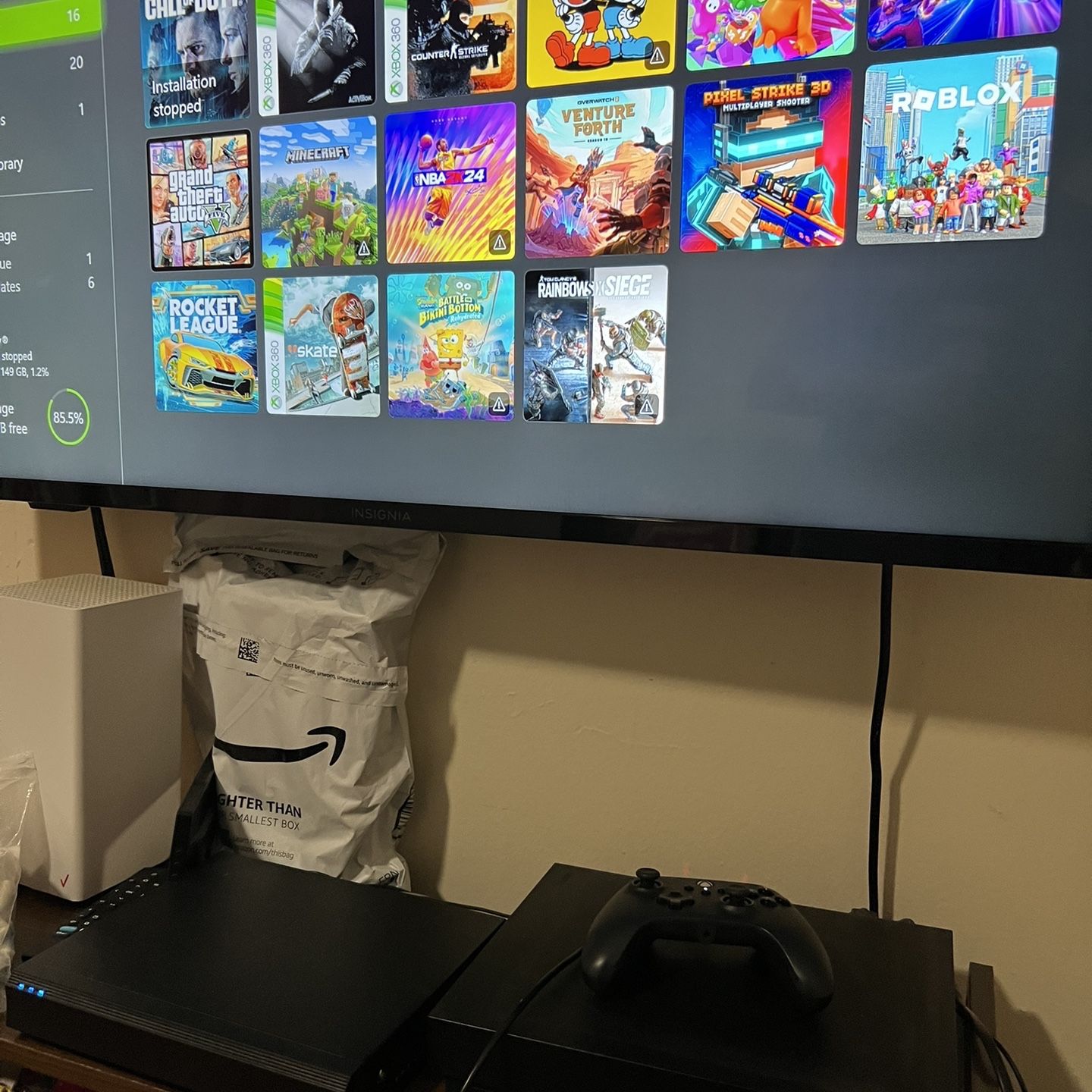 xbox one x with digital games and 1 disk game