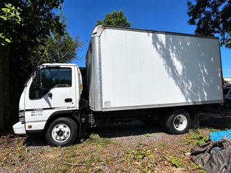 Isuzu NPR E3500 Box Truck