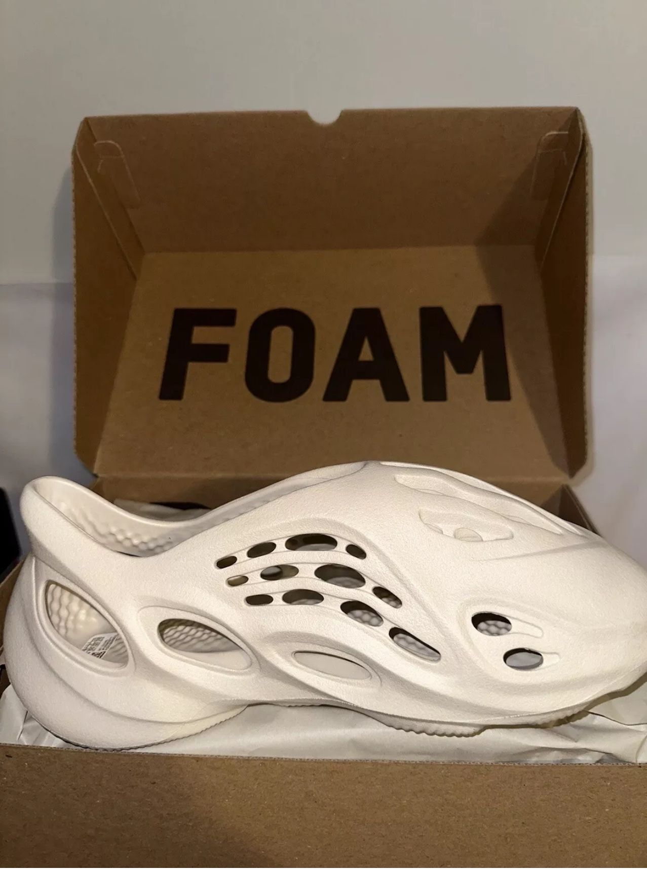 yeezy foam runner ararat white size 14