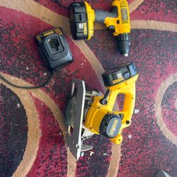 Dewalt Set Skill Saw And Drill 18v Battery Two Batteries And Charger
