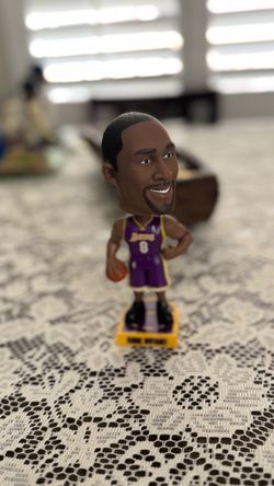 vintage 2005 Kobe Bryant Los Angeles Lakers number 8 bobblehead figurine