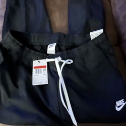 men nike standard fit tapered leg