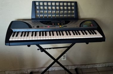 Like new Yamaha PSR-240 61 key keyboard piano with stand