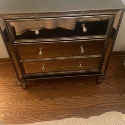 3 Drawer Mirror Dresser 