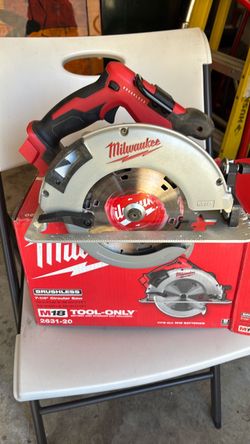 Milwaukee 7 1/4 circular saw brushless Milwaukee 7 1/4 circular saw brushless