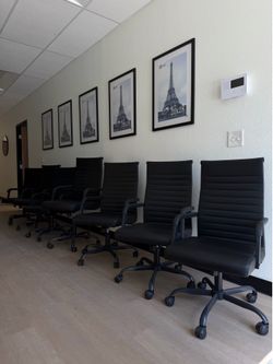 7 Matching Modern Conference Room Chairs – Excellent Condition