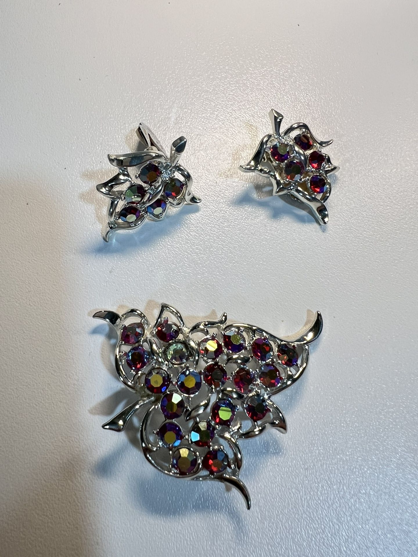 Vintage Sarah Coventry "Dazzling Aurora" Red Rhinestones Brooch & earrings