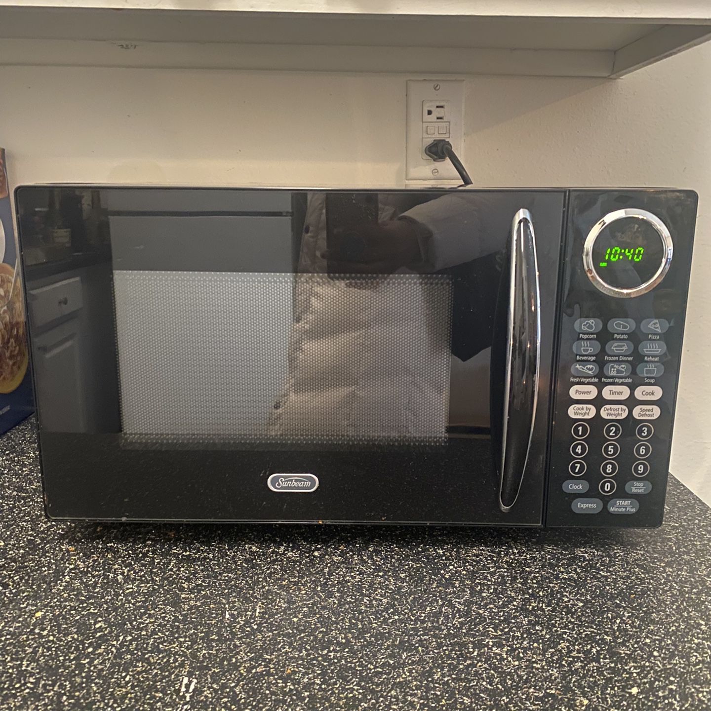 Sunbeam Microwave for Sale in Cary, NC - OfferUp