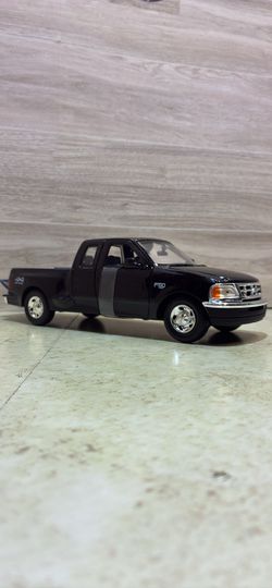 Ford F-150 4x4 Diecast Model Truck Black metallic