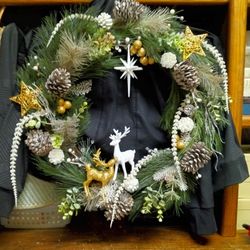 Christmas Wreaths Decor & More