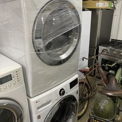 LG  White Set Stackable Washer And  Dryer Front Load 