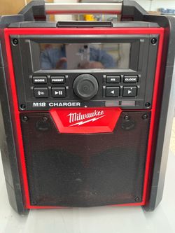 Milwaukee M18 Jobsite Radio and Charger