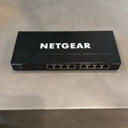 Netgear 8 Port Gigabit Ethernet Unmanaged PoE+ Switch Excellent Condition