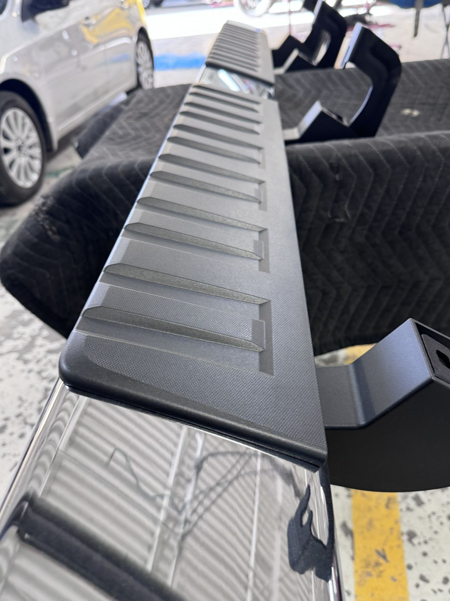 2014- 2019 Silverado OEM Running Board. (LEFT)