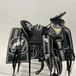 Montura Con Bordados Charros Exclusivos 