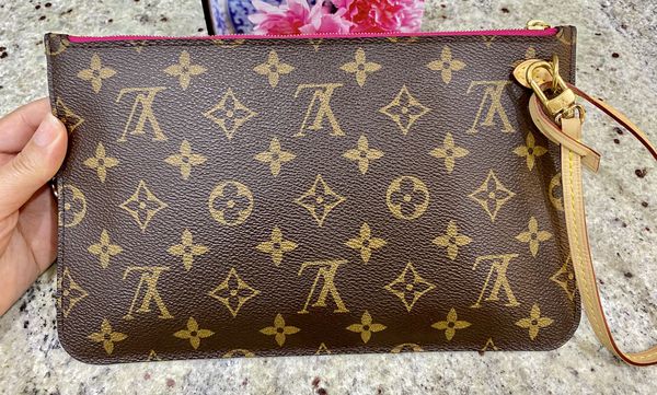 Louis Vuitton Neverfull Pouch for Sale in West Palm Beach, FL - OfferUp