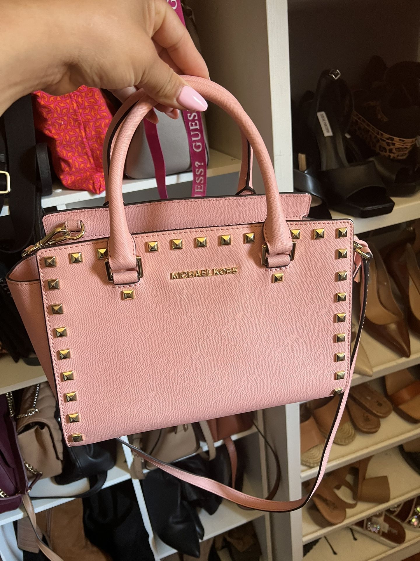 Michael Kors Bag Medium Size for Sale in Las Vegas, NV - OfferUp display picture 1