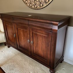 Ethan Allen buffet / console