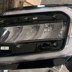 2022 Through 2024 Ford Expedition Headlights Brand New