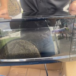 Insignia Compact Microwave 