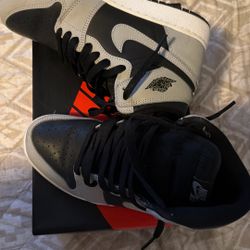 Jordan 1 Shadow Mid size 6.5y/ 8 women