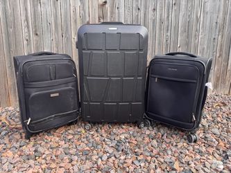 Three Suitcases 1 Large & 2 Carry On