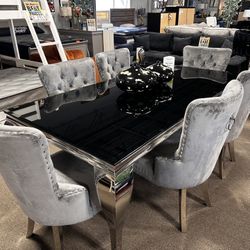 Beautiful Glass Top Dining Table Set! $1999 🖤🩷🔥