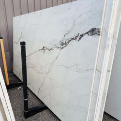 QUARTZ STONE SLABS SUPER JUMBO IN CALACATTA WHITE WITH ESPRESSO VEINING 📏Each slabs cover  75.7 sq.ft, Thickness 3 cm 🔥Price $1149 per Slab🔥 