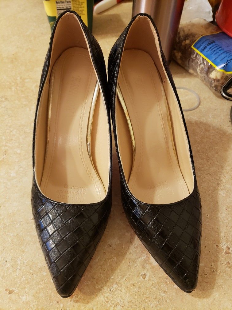 Black Heels Red Bottom Size 5.5