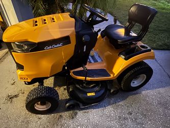 Cub Cadet XT1 Enduro Series Riding Lawn Mower