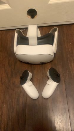 Oculus quest 3s, 256 GB extra storage. Works and comes with working controllers, also has hand tracking