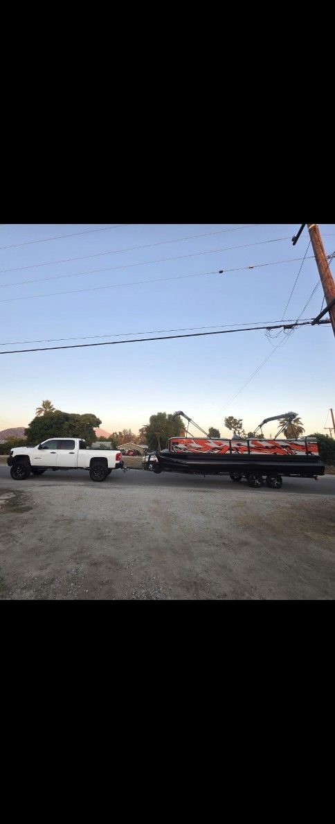2002 pontoon Boat 25. Force stroke.