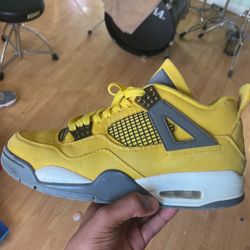 Air Jordan 4 Retro ‘lighting’ 9