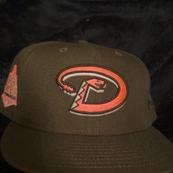 BRAND NEW SIZE 8 Fitted 