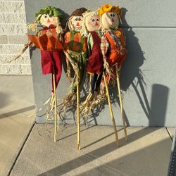 Scarecrows 