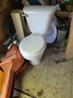 Crane plumbing toilet with nice handler