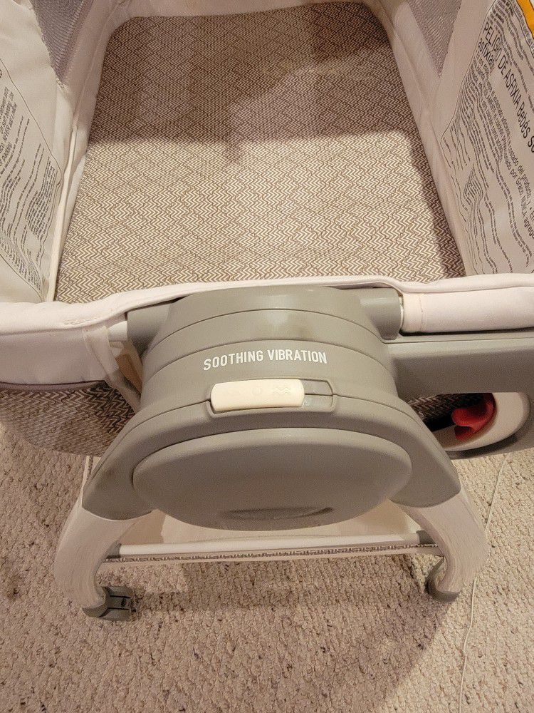 Bassinet/changing Table