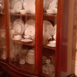 Duncan Phyfe mid Century china cabinet with china