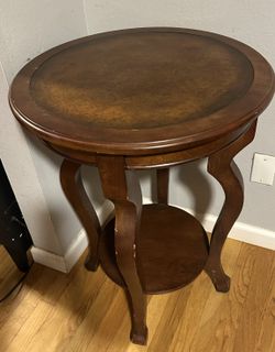 Mahogany style https://offerup.com/redirect/?o=dGFibGUuUmVhZA== Description