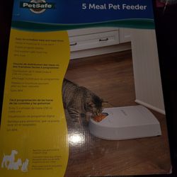 Cat feeder" 5 meal" $30