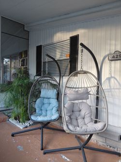 2 Hanging egg chair