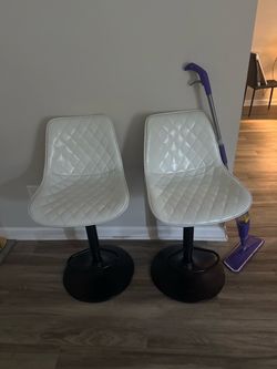 Set of 2 White Quilted Swivel Chairs