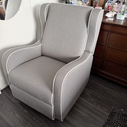 Modern Gray Recliner – Excellent Condition