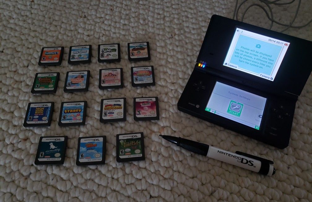 Nintendo DSi + 15 games bundle