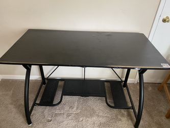 Black desk (120m, 60m)