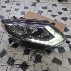 2017 to 2020 Nissan Rogue Right Headlight