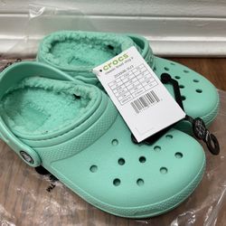  Crocs With Fur New