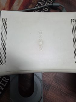 Xbox 360 60GB HDD W/3 Controllers 