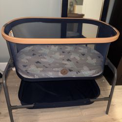 Maxi Cosi Bassinet With 6 Mattress Sheets